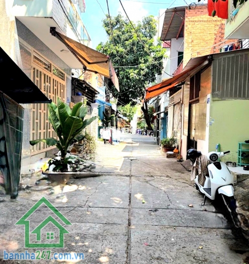 CHỈ 5,2 TỶ – HẺM 5M – QUY HOẠCH 10M – HUIWNG LỘ 2 - GẦN NGÃ TƯ BỐN XÃ - 3PN - 2WC • Diện tích: 4.2m x 12.5m • Kết cấu: 1 trệt 1 lửng • Công năng: 3 PN – 2 WC