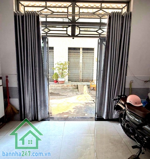 CHỈ 5,2 TỶ – HẺM 5M – QUY HOẠCH 10M – HUIWNG LỘ 2 - GẦN NGÃ TƯ BỐN XÃ - 3PN - 2WC • Diện tích: 4.2m x 12.5m • Kết cấu: 1 trệt 1 lửng • Công năng: 3 PN – 2 WC
