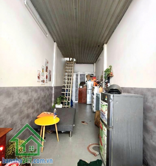 CHỈ 3.1 TỶ – TRƯỜNG CHINH – TRUNG TÂM TÂN BÌNH – HẺM KIA MORNING TỚI NHÀ – SẴN DÒNG TIỀN 5TR/THÁNG  Vị trí siêu đẹp ngay trung tâm đường Trường Chinh. Gần Giáo xứ Tân Việt – khu dân cư đông đúc, tiện ích không thiếu thứ gì 