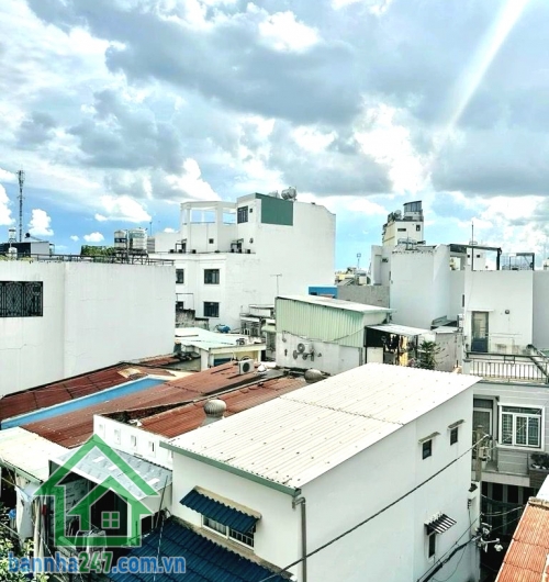 CHỈ 7,9 TỶ – SÁT MT PHAN VĂN TRỊ – 4 TẦNG – DT: 45M² (6x 7,5) - 5PN - 4WC Nhà rộng – vị trí đẹp – có dòng tiền sẵn! Diện tích: 45m² (6 × 7.5m) – sổ vuông vức