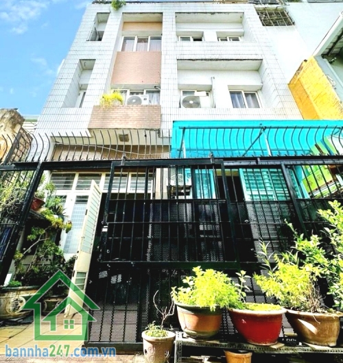 CHỈ 7,9 TỶ – SÁT MT PHAN VĂN TRỊ – 4 TẦNG – DT: 45M² (6x 7,5) - 5PN - 4WC Nhà rộng – vị trí đẹp – có dòng tiền sẵn! Diện tích: 45m² (6 × 7.5m) – sổ vuông vức