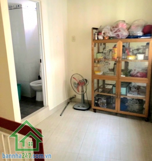 CHỈ 5,3 TỶ - TRUNG TÂM TÂN BÌNH – HẺM XE HƠI – DTSD: 150M² - VỪA Ở VỪA KINH DOANH  Một căn nhà không chỉ để ở… mà còn là “cỗ máy tạo tiền” ngay giữa lòng Tân Bình. Bao quanh là tiện ích: gần chợ Ông Hoàng, phù hợp mở tạp hoá, nail, spa, nhà thuốc, trang đ