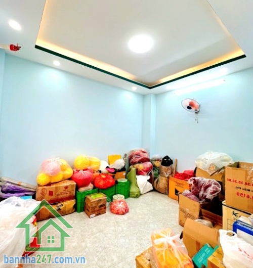 CHỈ 4,5 TỶ (TL) – ĐOÀN VĂN BƠ, QUẬN 4 – 3 TẦNG – 4PN – Ở NGAY Căn nhà trung tâm – giá tốt – phù hợp ở hoặc cho thuê giữ tiền! Diện tích: 35m² (3.5 × 9m) – nở hậu 4m Mob 0933144037