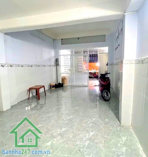 CHỈ 8,5 TỶ – CƯ XÁ PHÚ THỌ HÒA – HXH – 5PN – Ở & KINH DOANH ĐỈNH - 5 PN – 5 WC • Diện tích: 67m² • Kết cấu: 1 trệt – 2 lầu – sân thượng • Công năng: 5 PN – 5WC