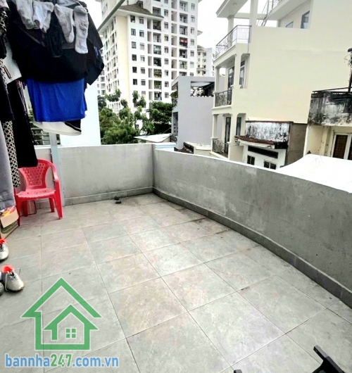 CHỈ 8,5 TỶ – CƯ XÁ PHÚ THỌ HÒA – HXH – 5PN – Ở & KINH DOANH ĐỈNH - 5 PN – 5 WC • Diện tích: 67m² • Kết cấu: 1 trệt – 2 lầu – sân thượng • Công năng: 5 PN – 5WC