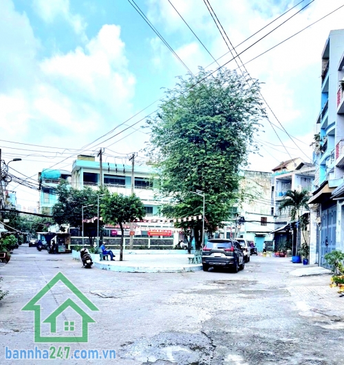 CHỈ 8,5 TỶ – CƯ XÁ PHÚ THỌ HÒA – HXH – 5PN – Ở & KINH DOANH ĐỈNH - 5 PN – 5 WC • Diện tích: 67m² • Kết cấu: 1 trệt – 2 lầu – sân thượng • Công năng: 5 PN – 5WC