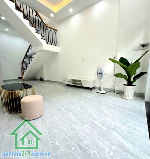 CHỈ 3,79 TỶ - NHÀ MỚI ĐÓN TẾT – HXH 5M ĐẬU TRƯỚC NHÀ – SÁT MẶT TIỀN – NGAY GÒ XOÀI – LÊ VĂN QUỚI – GIÁP TÂN PHÚ - 2PN – 2WC Diện tích: 4 x 8m = 32m² Kết cấu: 1 trệt + 1 lầu. 2PN – 2WC. Phòng khách – bếp gọn gàng. Nhà mới đẹp – thiết kế hiện đại