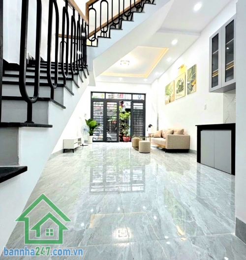 CHỈ 3,79 TỶ - NHÀ MỚI ĐÓN TẾT – HXH 5M ĐẬU TRƯỚC NHÀ – SÁT MẶT TIỀN – NGAY GÒ XOÀI – LÊ VĂN QUỚI – GIÁP TÂN PHÚ - 2PN – 2WC Diện tích: 4 x 8m = 32m² Kết cấu: 1 trệt + 1 lầu. 2PN – 2WC. Phòng khách – bếp gọn gàng. Nhà mới đẹp – thiết kế hiện đại