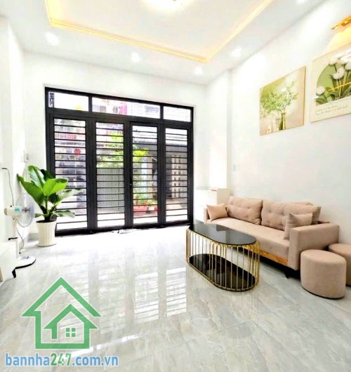 CHỈ 3,79 TỶ - NHÀ MỚI ĐÓN TẾT – HXH 5M ĐẬU TRƯỚC NHÀ – SÁT MẶT TIỀN – NGAY GÒ XOÀI – LÊ VĂN QUỚI – GIÁP TÂN PHÚ - 2PN – 2WC Diện tích: 4 x 8m = 32m² Kết cấu: 1 trệt + 1 lầu. 2PN – 2WC. Phòng khách – bếp gọn gàng. Nhà mới đẹp – thiết kế hiện đại