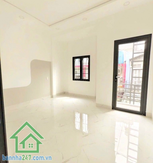 CHỈ 3,79 TỶ - NHÀ MỚI ĐÓN TẾT – HXH 5M ĐẬU TRƯỚC NHÀ – SÁT MẶT TIỀN – NGAY GÒ XOÀI – LÊ VĂN QUỚI – GIÁP TÂN PHÚ - 2PN – 2WC Diện tích: 4 x 8m = 32m² Kết cấu: 1 trệt + 1 lầu. 2PN – 2WC. Phòng khách – bếp gọn gàng. Nhà mới đẹp – thiết kế hiện đại