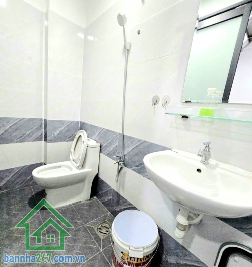 CHỈ 3,95 TỶ – TÂN BÌNH – NGAY BÙI THẾ MỸ – 4 TẦNG BTCT – FULL NỘI THẤT - 2 PN - 2 WC Nhà mới đẹp 100% – dọn vào ở ngay Diện tích: 3.2m x 6m (vuông vức – phong thủy tốt)