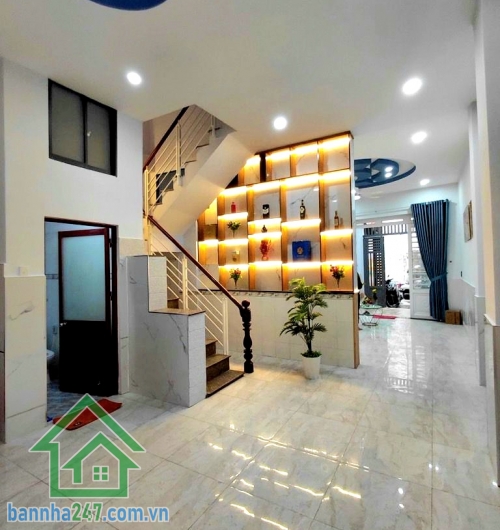 CHỈ 5,7 TỶ – HẺM XE TẢI 7M THÔNG – GẦN AEON MALL – SỔ NỞ HẬU 5M ĐẸP - SÁT MẶT TIỀN – 3 TẦNG KIÊN CỐ – 60M² Diện tích: 60m² – nở hậu 5m cực đẹp Kết cấu: 1 trệt 2 lầu – nhà đúc kiên cố - 3PN – 2WC. Có sân thượng chill, thoáng mát. Hẻm 7m xe tải thông tứ tun