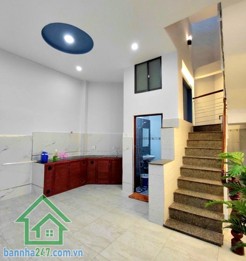 CHỈ 5,7 TỶ – HẺM XE TẢI 7M THÔNG – GẦN AEON MALL – SỔ NỞ HẬU 5M ĐẸP - SÁT MẶT TIỀN – 3 TẦNG KIÊN CỐ – 60M² Diện tích: 60m² – nở hậu 5m cực đẹp Kết cấu: 1 trệt 2 lầu – nhà đúc kiên cố - 3PN – 2WC. Có sân thượng chill, thoáng mát. Hẻm 7m xe tải thông tứ tun