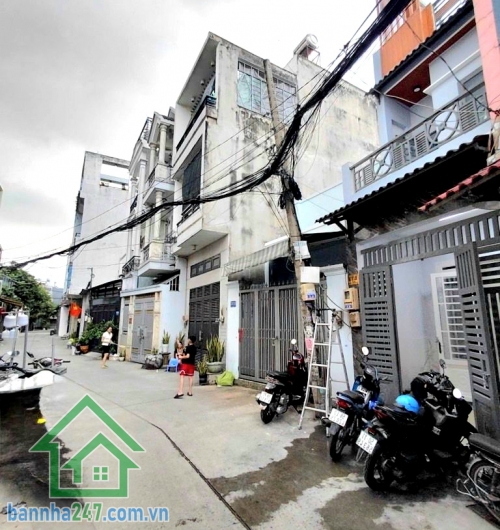 CHỈ 5,7 TỶ – HẺM XE TẢI 7M THÔNG – GẦN AEON MALL – SỔ NỞ HẬU 5M ĐẸP - SÁT MẶT TIỀN – 3 TẦNG KIÊN CỐ – 60M² Diện tích: 60m² – nở hậu 5m cực đẹp Kết cấu: 1 trệt 2 lầu – nhà đúc kiên cố - 3PN – 2WC. Có sân thượng chill, thoáng mát. Hẻm 7m xe tải thông tứ tun