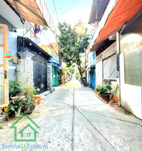 CHỈ 5,2 TỶ – HẺM 5M – QUY HOẠCH 10M – HƯƠNG LỘ 2 - GẦN NGÃ TƯ BỐN XÃ - 3PN - 2WC • Diện tích: 4.2m x 12.5m • Kết cấu: 1 trệt 1 lửng • Công năng: 3 PN – 2 WC