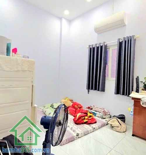 CHỈ 4,85 TỶ – NHÀ MỚI Ở NGAY – HẺM 5M XE HƠI THÔNG – KỀ LÊ THÚC HOẠCH – SÁT CHỢ BÌNH LONG - 2PN - 2WC Vị trí cực đẹp – giáp Tân Phú – gần Ngã Tư 4 Xã – tiện ích bao quanh. Hẻm rộng 5M xe hơi thông thoáng. Chỉ vài bước ra mặt tiền – khu dân trí cao – an ni