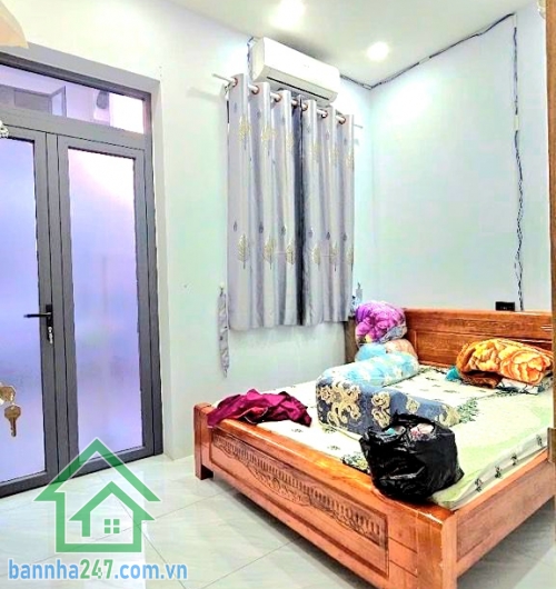 CHỈ 4,85 TỶ – NHÀ MỚI Ở NGAY – HẺM 5M XE HƠI THÔNG – KỀ LÊ THÚC HOẠCH – SÁT CHỢ BÌNH LONG - 2PN - 2WC Vị trí cực đẹp – giáp Tân Phú – gần Ngã Tư 4 Xã – tiện ích bao quanh. Hẻm rộng 5M xe hơi thông thoáng. Chỉ vài bước ra mặt tiền – khu dân trí cao – an ni