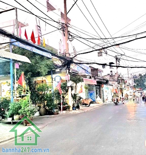 CHỈ 4,85 TỶ – NHÀ MỚI Ở NGAY – HẺM 5M XE HƠI THÔNG – KỀ LÊ THÚC HOẠCH – SÁT CHỢ BÌNH LONG - 2PN - 2WC Vị trí cực đẹp – giáp Tân Phú – gần Ngã Tư 4 Xã – tiện ích bao quanh. Hẻm rộng 5M xe hơi thông thoáng. Chỉ vài bước ra mặt tiền – khu dân trí cao – an ni