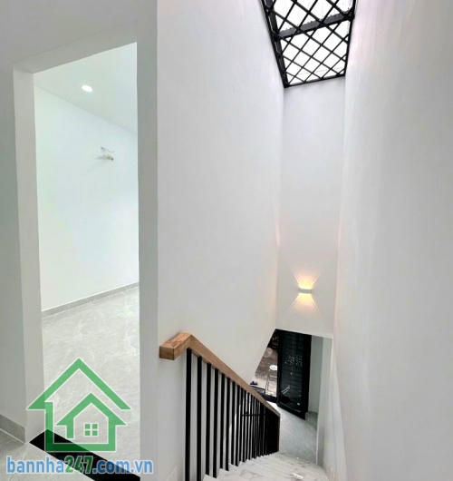 CHỈ 4,99 TỶ – LÊ VĂN QUỚI – NGAY NGÃ 4 BỐN XÃ - HẺM XE HƠI 4M THÔNG – GIÁP TÂN PHÚ – NHÀ MỚI Ở NGAY - 3PN - 2WC Diện tích: 4 x 10m – 40m² Kết cấu: 1 trệt + 1 lầu - 3PN - 2WC