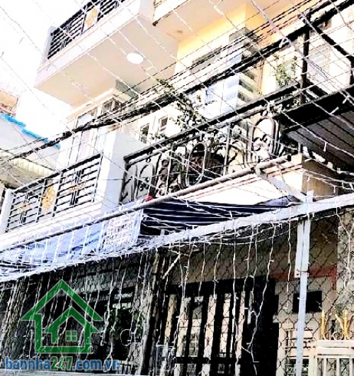 CHỈ 3,7 TỶ – SÁT HXH – LÊ VĂN KHƯƠNG – Q12 – DTSD: 105M² - 3 TẦNG - 3PN – 3WC - NHÀ ĐẸP Ở NGAY. * DT: 35m² (DTSD 105m²) * Kết cấu: 3 Tầng – 3PN – 3WC * Hoàn công đủ