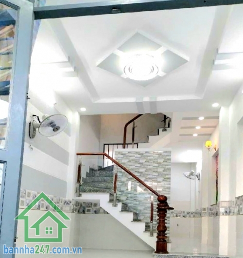 CHỈ 3,7 TỶ – SÁT HXH – LÊ VĂN KHƯƠNG – Q12 – DTSD: 105M² - 3 TẦNG - 3PN – 3WC - NHÀ ĐẸP Ở NGAY. * DT: 35m² (DTSD 105m²) * Kết cấu: 3 Tầng – 3PN – 3WC * Hoàn công đủ