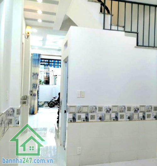 CHỈ 3,7 TỶ – SÁT HXH – LÊ VĂN KHƯƠNG – Q12 – DTSD: 105M² - 3 TẦNG - 3PN – 3WC - NHÀ ĐẸP Ở NGAY. * DT: 35m² (DTSD 105m²) * Kết cấu: 3 Tầng – 3PN – 3WC * Hoàn công đủ