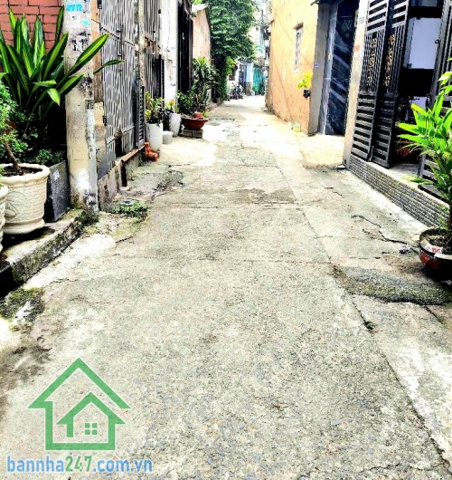 CHỈ 3,7 TỶ – SÁT HXH – LÊ VĂN KHƯƠNG – Q12 – DTSD: 105M² - 3 TẦNG - 3PN – 3WC - NHÀ ĐẸP Ở NGAY. * DT: 35m² (DTSD 105m²) * Kết cấu: 3 Tầng – 3PN – 3WC * Hoàn công đủ