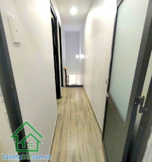 CHỈ 3,53 TỶ – NHÀ ĐẸP Ở NGAY LÊ VĂN KHƯƠNG – HẺM 3.5M THÔNG - 44,9m² (4x11,3)m - 2PN 2WC Diện tích: 4 x 11,3m = 44,9m² Kết cấu: 2 tầng BTCT kiên cố 2PN – 2WC