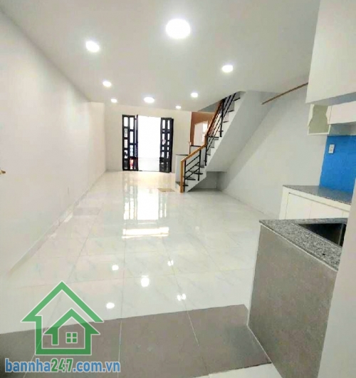 CHỈ 3,53 TỶ – NHÀ ĐẸP Ở NGAY LÊ VĂN KHƯƠNG – HẺM 3.5M THÔNG - 44,9m² (4x11,3)m - 2PN 2WC Diện tích: 4 x 11,3m = 44,9m² Kết cấu: 2 tầng BTCT kiên cố 2PN – 2WC