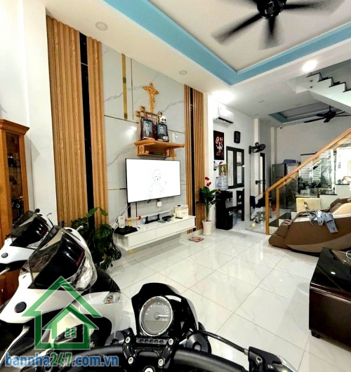 CHỈ 9,5 TỶ – MTKD KHU VIP K300 – NHÀ MỚI TINH – 48m² (4.2 × 11.5) - 2 TẦNG 2PN – 2WC - NỞ HẬU ĐẸP Căn nhà mặt tiền hiếm – vị trí đắc địa Tân Bình, vừa ở vừa kinh doanh cực tốt! Diện tích: 48m² (4.2 × 11.5m) – nở hậu 4.25m - Mob 0933144037