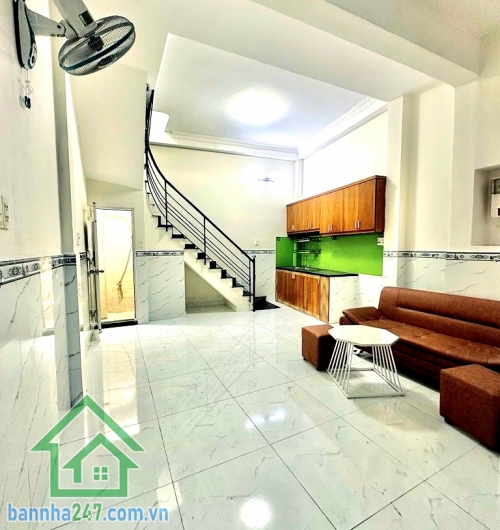 CHỈ 3.85 TỶ - P. 3 GÒ VẤP GIÁP PHÚ NHUẬN - 27M² - 3 TẦNG BTCT HOÀN CÔNG ĐỦ 3PN 2WC - SỔ NỞ HẬU CÔNG NHẬN ĐỦ  Chỉ vài phút ra đến Sân bay Tân Sơn Nhất, Phường 3