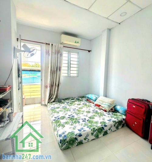 CHỈ 4,7 TỶ – HÒA HƯNG, QUẬN 10 – 4 TẦNG BTCT – 3PN  Nhà trung tâm – giá tốt – ở ngay, di chuyển cực tiện! Diện tích: 20,5m² Kết cấu: 4 tầng BTCT (trệt + 2 lầu + St) Mob 0933144037 