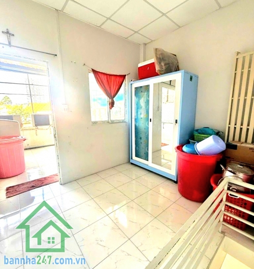 CHỈ 4,7 TỶ – HÒA HƯNG, QUẬN 10 – 4 TẦNG BTCT – 3PN  Nhà trung tâm – giá tốt – ở ngay, di chuyển cực tiện! Diện tích: 20,5m² Kết cấu: 4 tầng BTCT (trệt + 2 lầu + St) Mob 0933144037 