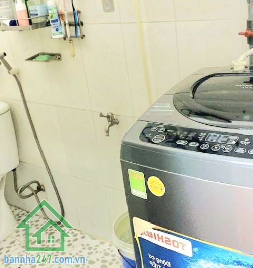 CỰC HOT – TRUNG TÂM QUẬN 10 – CÁCH 2 CĂN RA MẶT TIỀN – CHỈ 4 TỶ DT 33m², sổ chính chủ trang bìa Kết cấu 1 trệt 1 lầu: 2PN, PK, bếp, 1WC Hẻm rộng, thông, sạch sẽ thoáng.