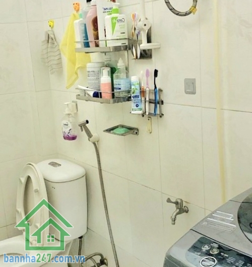 CỰC HOT – TRUNG TÂM QUẬN 10 – CÁCH 2 CĂN RA MẶT TIỀN – CHỈ 4 TỶ DT 33m², sổ chính chủ trang bìa Kết cấu 1 trệt 1 lầu: 2PN, PK, bếp, 1WC Hẻm rộng, thông, sạch sẽ thoáng.