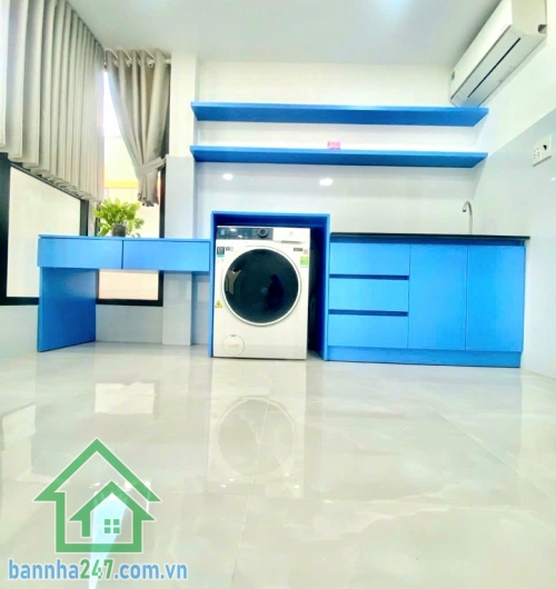 CHỈ 4,35 TỶ – NHÀ MỚI FULL NỘI THẤT – PHỐ ẨM THỰC HỒ THỊ KỶ – HẺM 6M THÔNG – 3 TẦNG NỞ HẬU- 2PN, 3WC DT thực tế: hơn 20m² (nở hậu, đẹp phong thủy)  Kết cấu: Kết cấu:  1 trệt 2 lầu – 2PN, 3WC, tầng 2 trở lên có đưa thêm 0.7m.