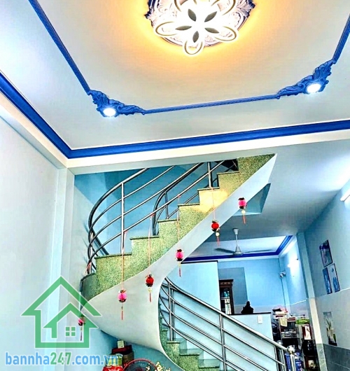 CHỈ 9.9 TỶ – HẺM Ô TÔ THÔNG – NGUYỄN SƠN / THOẠI NGỌC HẦU – 65M² – SỔ VUÔNG A4 – NHÀ ĐẸP 3 TẦNG – 4PN – 3WC • Diện tích 65m² – sổ vuông A4 đẹp • Kết cấu 1 trệt 2 lầu, tổng 4PN – 3WC, đầy đủ: — Phòng khách — Bếp — Phòng thờ — Ban công — Sân thượng th