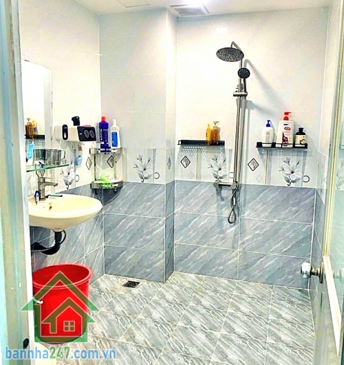 CHỈ 9.9 TỶ – HẺM Ô TÔ THÔNG – NGUYỄN SƠN / THOẠI NGỌC HẦU – 65M² – SỔ VUÔNG A4 – NHÀ ĐẸP 3 TẦNG – 4PN – 3WC • Diện tích 65m² – sổ vuông A4 đẹp • Kết cấu 1 trệt 2 lầu, tổng 4PN – 3WC, đầy đủ: — Phòng khách — Bếp — Phòng thờ — Ban công — Sân thượng th