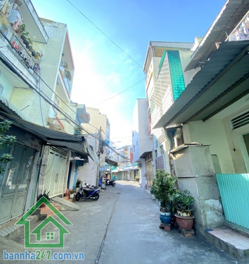 CHỈ 3.25 TỶ (BỚT LỘC)NHÀ TT QUẬN 11 – KẾ ĐẦM SEN – HẺM Ô TÔ THÔNG – NỞ HẬU – ĐANG CHO THUÊ 8.5TR/THÁNG Kết cấu: 1 trệt 1 lầu, gồm PK, bếp, 1PN, 2WC. (CÓ THỂ THÊM 1 PN)