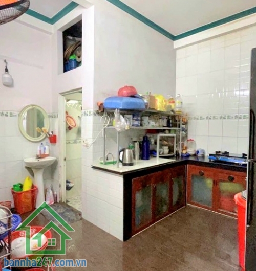 CHỈ 5,1 TỶ – HẺM 6M THÔNG – GẦN MẶT TIỀN GÒ XOÀI – DT 64M² (4x16) – 3PN – 2WC – NHÀ LÔ GÓC THOÁNG MÁT. Vị trí: Hẻm 6m thông, cách MT Gò Xoài chỉ vài căn, xe hơi ra vào thoải mái, thuận tiện kinh doanh buôn bán.