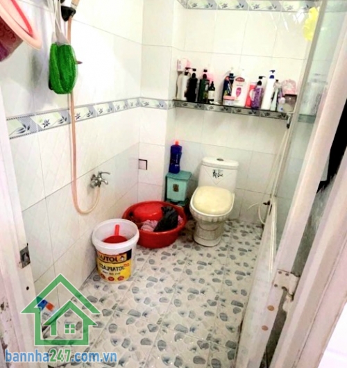 CHỈ 5,1 TỶ – HẺM 6M THÔNG – GẦN MẶT TIỀN GÒ XOÀI – DT 64M² (4x16) – 3PN – 2WC – NHÀ LÔ GÓC THOÁNG MÁT. Vị trí: Hẻm 6m thông, cách MT Gò Xoài chỉ vài căn, xe hơi ra vào thoải mái, thuận tiện kinh doanh buôn bán.