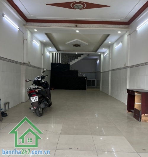MẶT TIỀN 10M – GIÁP TÂN PHÚ – 61M² – CHỈ 5.8 TỶ DT: 61m² (4.3 x 14) – 1 trệt 1 lầu, 3PN – 2WC, nhà còn kiên cố, ở ngay.  Mặt tiền đường nhựa 10m, kinh doanh đa ngành nghề. Gần ngã tư 4 Xã, Bình Hưng Hòa A, giáp Tân Phú.