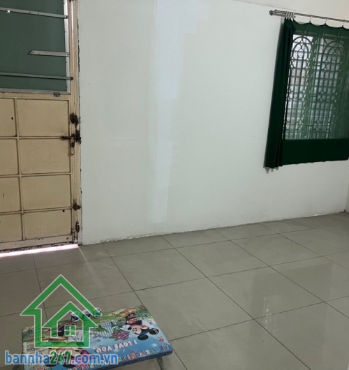 MẶT TIỀN 10M – GIÁP TÂN PHÚ – 61M² – CHỈ 5.8 TỶ DT: 61m² (4.3 x 14) – 1 trệt 1 lầu, 3PN – 2WC, nhà còn kiên cố, ở ngay.  Mặt tiền đường nhựa 10m, kinh doanh đa ngành nghề. Gần ngã tư 4 Xã, Bình Hưng Hòa A, giáp Tân Phú.