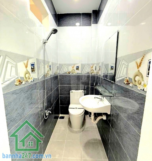 CHỈ 3,75 TỶ – HIẾM – SÁT TÂN PHÚ – NGAY CHỢ BÌNH LONG - NHÀ MỚI XÂY – VÀO Ở NGAY – DT 30,5M² – 2PN – 2WC Kết cấu: • Nhà mới xây, 1 trệt 1 lầu – hoàn thiện đẹp