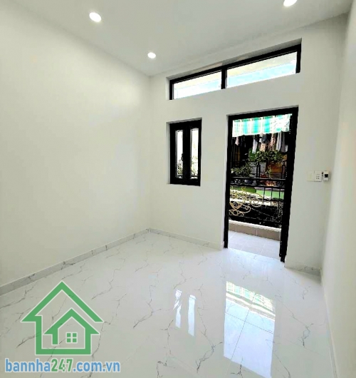 CHỈ 3,75 TỶ – HIẾM – SÁT TÂN PHÚ – NGAY CHỢ BÌNH LONG - NHÀ MỚI XÂY – VÀO Ở NGAY – DT 30,5M² – 2PN – 2WC Kết cấu: • Nhà mới xây, 1 trệt 1 lầu – hoàn thiện đẹp