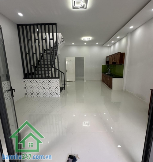 CHỈ 5,6 TỶ - NHÀ MỚI ĐẸP – NGAY KÊNH TÂN HÓA – CHỈ VÀI BƯỚC SANG BÀU CÁT TÂN BÌNH * Diện tích 70m2 (5 x 13m, nở hậu 5.8m tài lộc). * Kết cấu 1 trệt 1 lầu, 3PN, 3WC, có phòng ngủ dưới trệt.