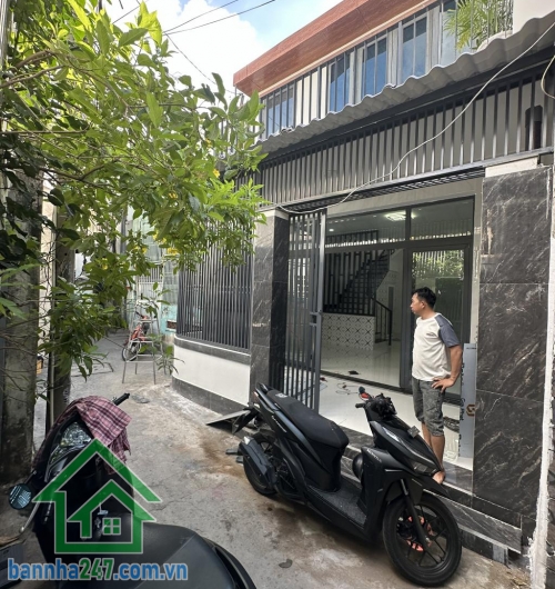 CHỈ 5,6 TỶ - NHÀ MỚI ĐẸP – NGAY KÊNH TÂN HÓA – CHỈ VÀI BƯỚC SANG BÀU CÁT TÂN BÌNH * Diện tích 70m2 (5 x 13m, nở hậu 5.8m tài lộc). * Kết cấu 1 trệt 1 lầu, 3PN, 3WC, có phòng ngủ dưới trệt.