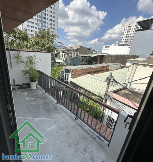 CHỈ 5,6 TỶ - NHÀ MỚI ĐẸP – NGAY KÊNH TÂN HÓA – CHỈ VÀI BƯỚC SANG BÀU CÁT TÂN BÌNH * Diện tích 70m2 (5 x 13m, nở hậu 5.8m tài lộc). * Kết cấu 1 trệt 1 lầu, 3PN, 3WC, có phòng ngủ dưới trệt.