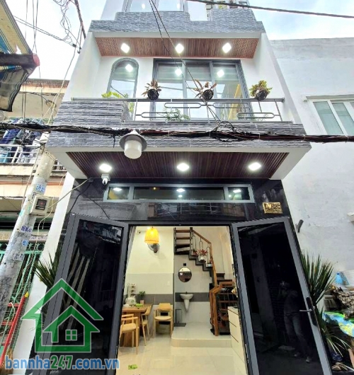 CHỈ 4,8 TỶ – SIÊU PHẨM QUẬN 10 - 3 TẦNG BTCT – 60M² – MỚI 100% – FULL NỘI THẤT SÁT MẶT TIỀN – PHONG CÁCH HIỆN ĐẠI – HẺM THÔNG 4M Kết cấu: • 1 trệt 2 lầu mới.