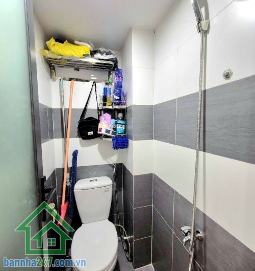 CHỈ 4,8 TỶ – SIÊU PHẨM QUẬN 10 - 3 TẦNG BTCT – 60M² – MỚI 100% – FULL NỘI THẤT SÁT MẶT TIỀN – PHONG CÁCH HIỆN ĐẠI – HẺM THÔNG 4M Kết cấu: • 1 trệt 2 lầu mới.